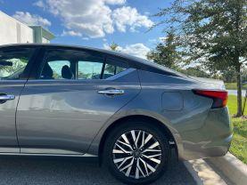 Nissan Altima - Thumbnail 10