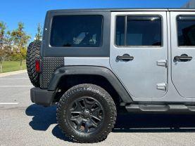 Jeep Wrangler - Thumbnail 12