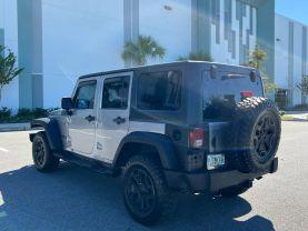 Jeep Wrangler - Thumbnail 6