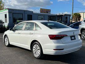 Volkswagen Jetta - Thumbnail 6