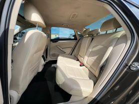 Volkswagen Passat - Thumbnail 14