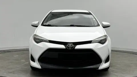 Toyota Corolla Le - Thumbnail 3