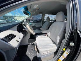 Toyota Sienna - Thumbnail 13