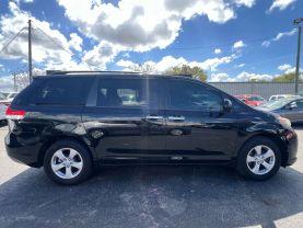 Toyota Sienna - Thumbnail 8