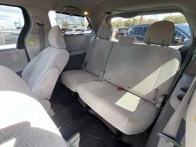 Toyota Sienna - Thumbnail 16