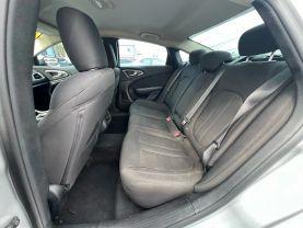 Chrysler 200 - Thumbnail 12