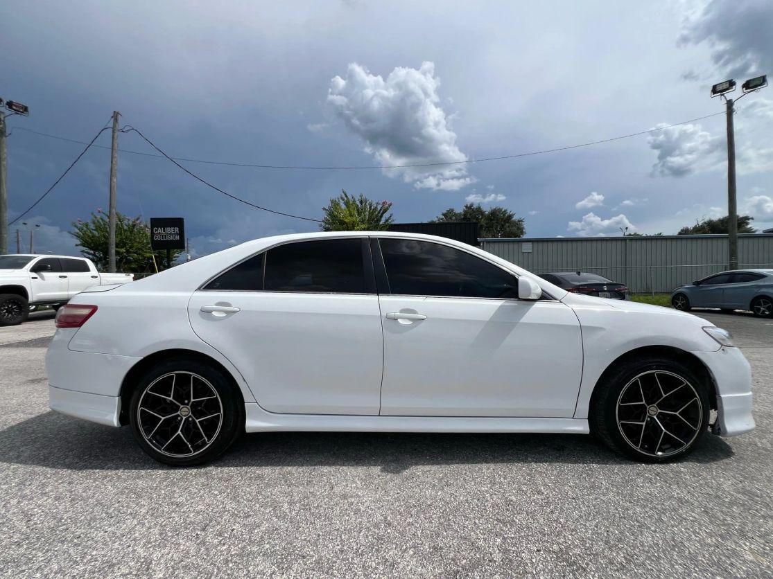 Toyota Camry - Thumbnail 9