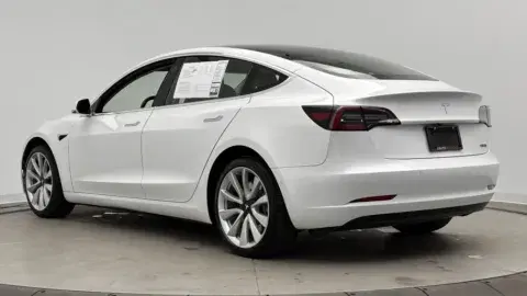 Tesla Model 3 Long Range - Thumbnail 6