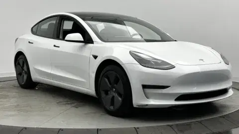 Tesla Model 3 Standard Range Plus - Thumbnail 4