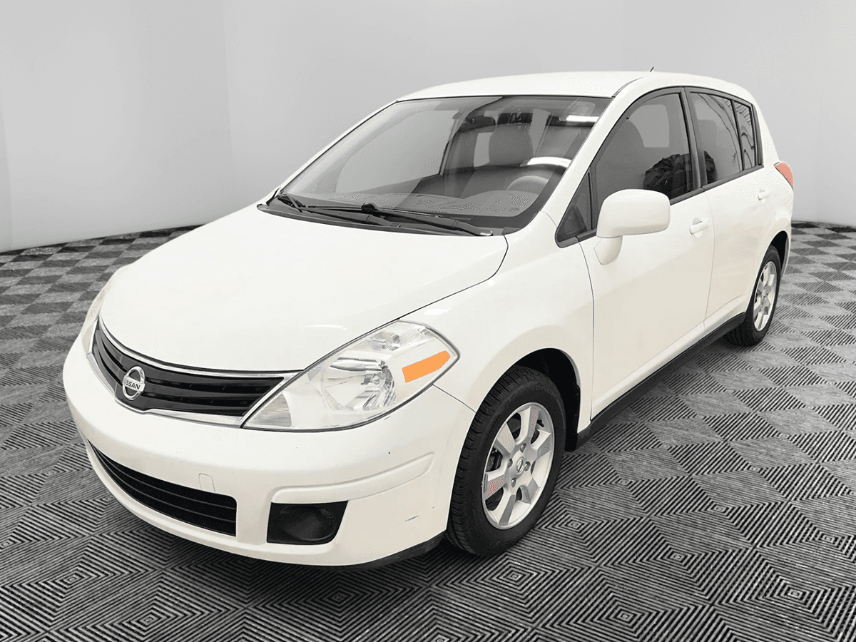 Nissan Versa S - Thumbnail 4