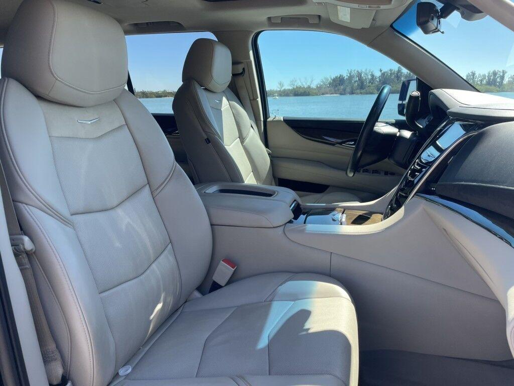 Cadillac Escalade - Thumbnail 7