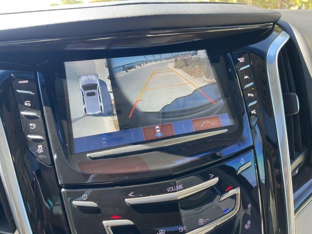Cadillac Escalade - Thumbnail 18