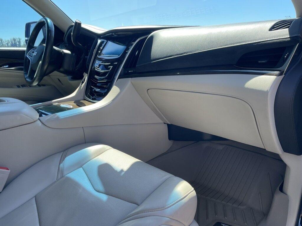 Cadillac Escalade - Thumbnail 8