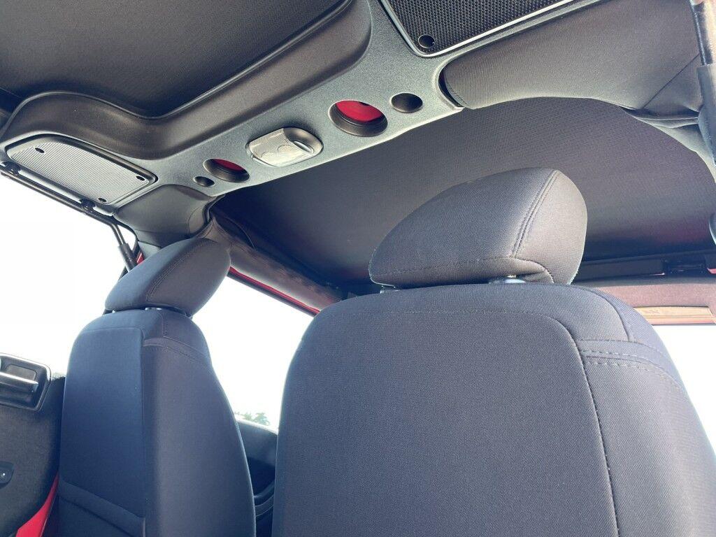 Jeep Wrangler Unlimited - Thumbnail 9