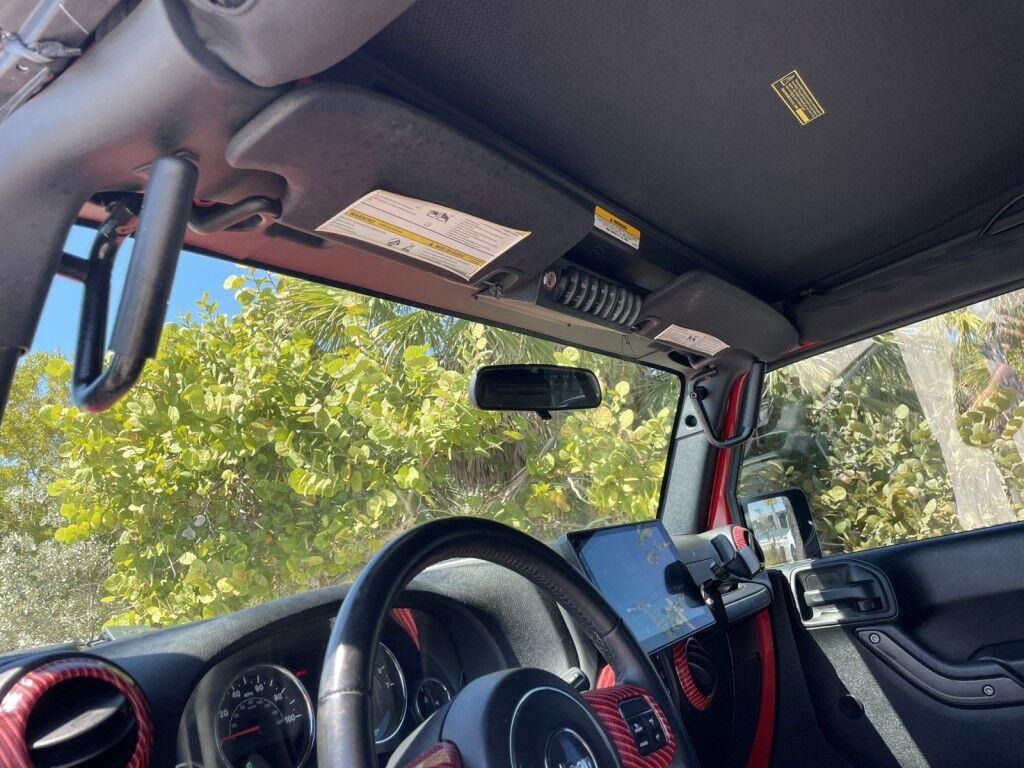 Jeep Wrangler Unlimited - Thumbnail 11