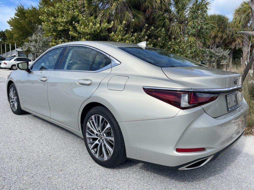 Lexus ES - Thumbnail 5