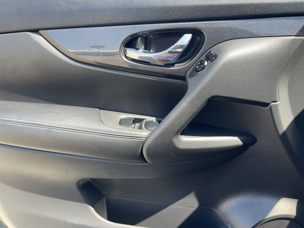 Nissan Rogue - Thumbnail 19