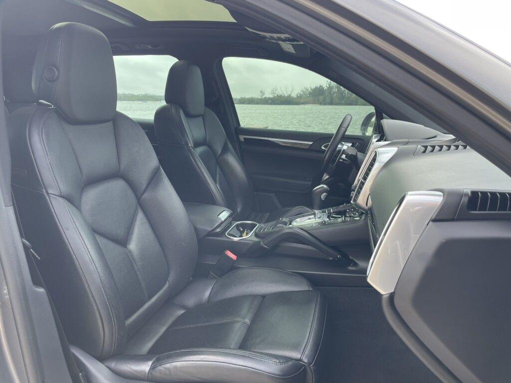 Porsche Cayenne - Thumbnail 7