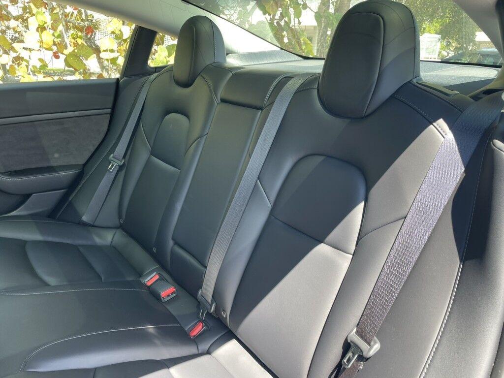 Tesla Model 3 - Thumbnail 11