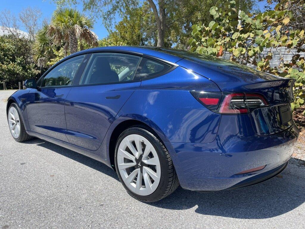 Tesla Model 3 - Thumbnail 5