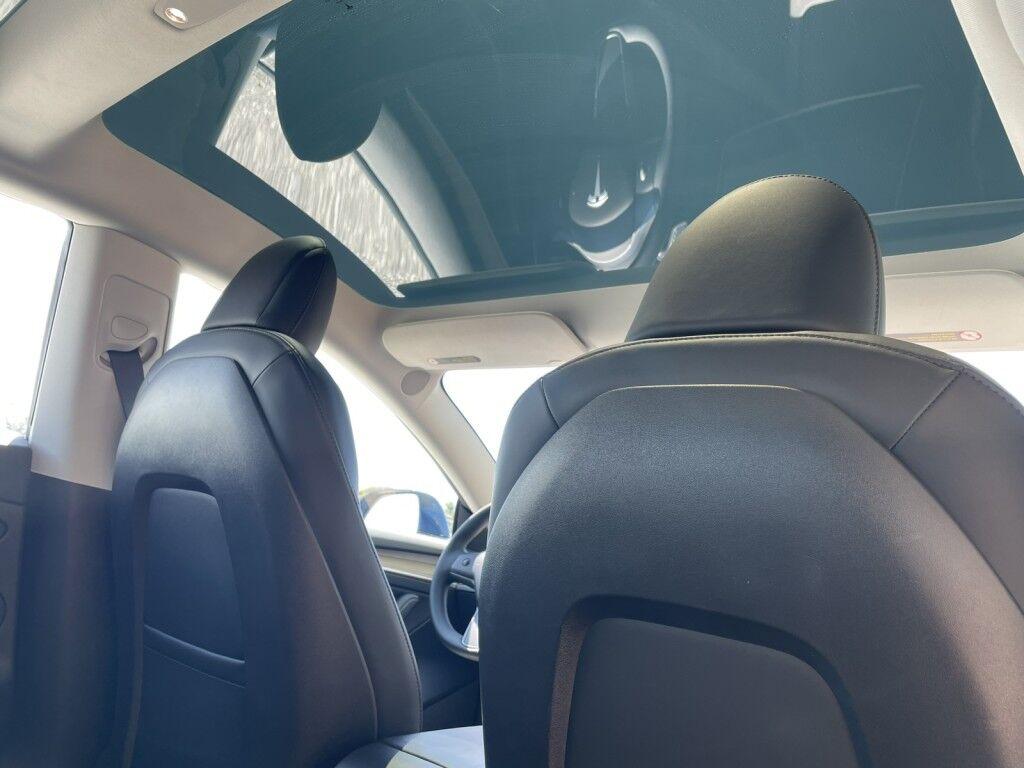 Tesla Model 3 - Thumbnail 9