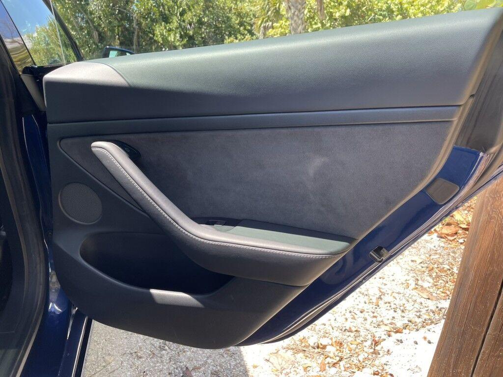 Tesla Model 3 - Thumbnail 19