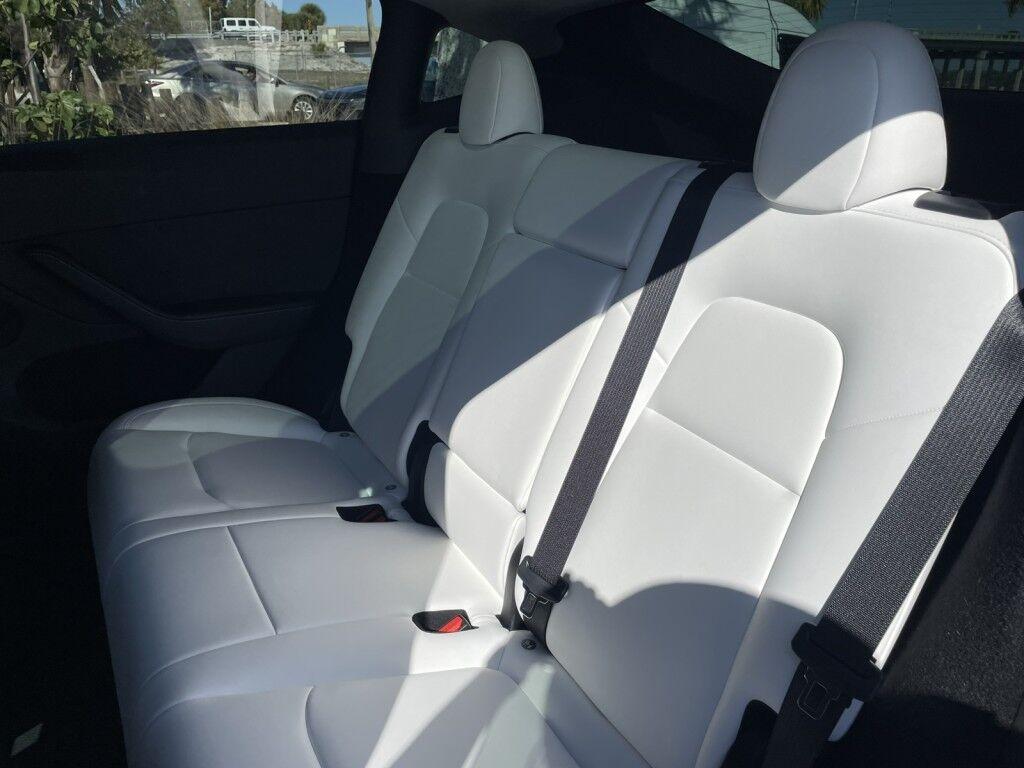 Tesla Model Y - Thumbnail 13