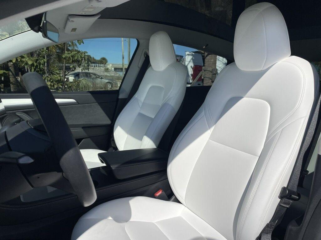 Tesla Model Y - Thumbnail 2