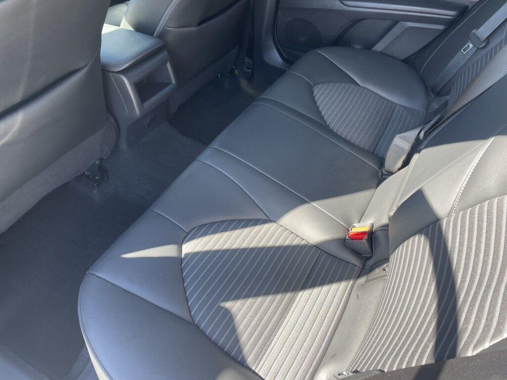 Toyota Camry - Thumbnail 12