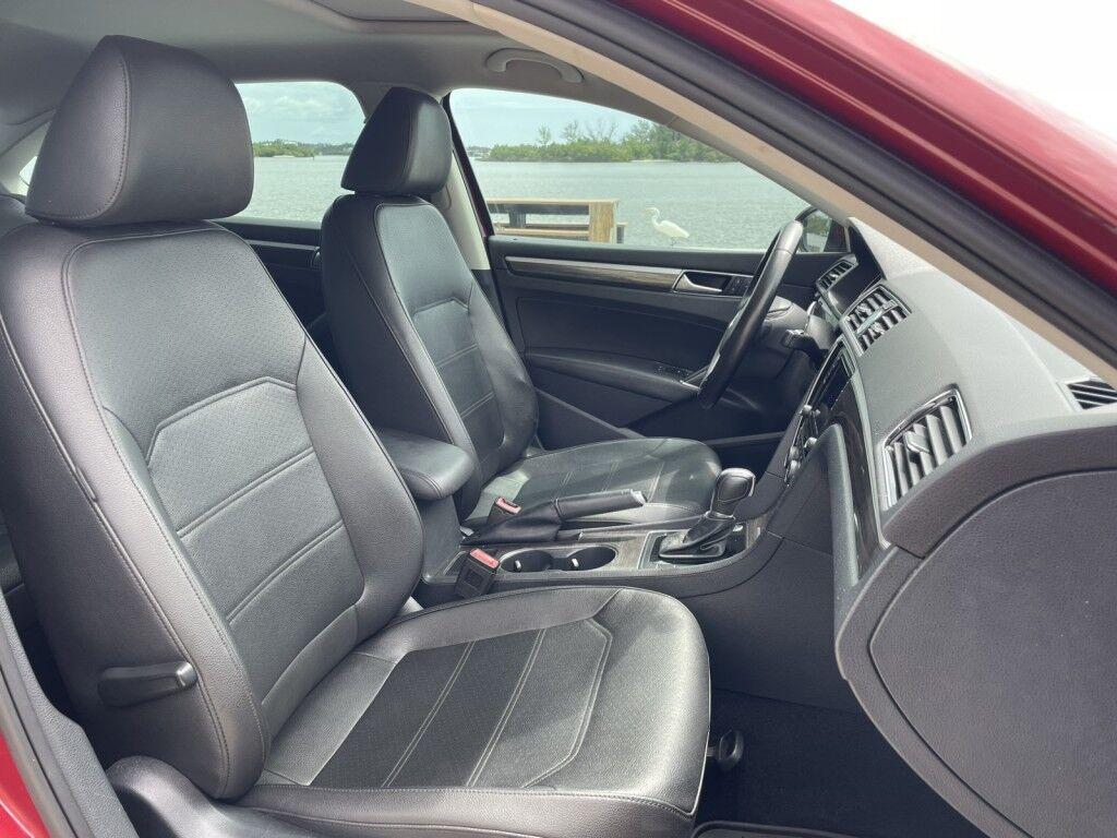 Volkswagen Passat - Thumbnail 7