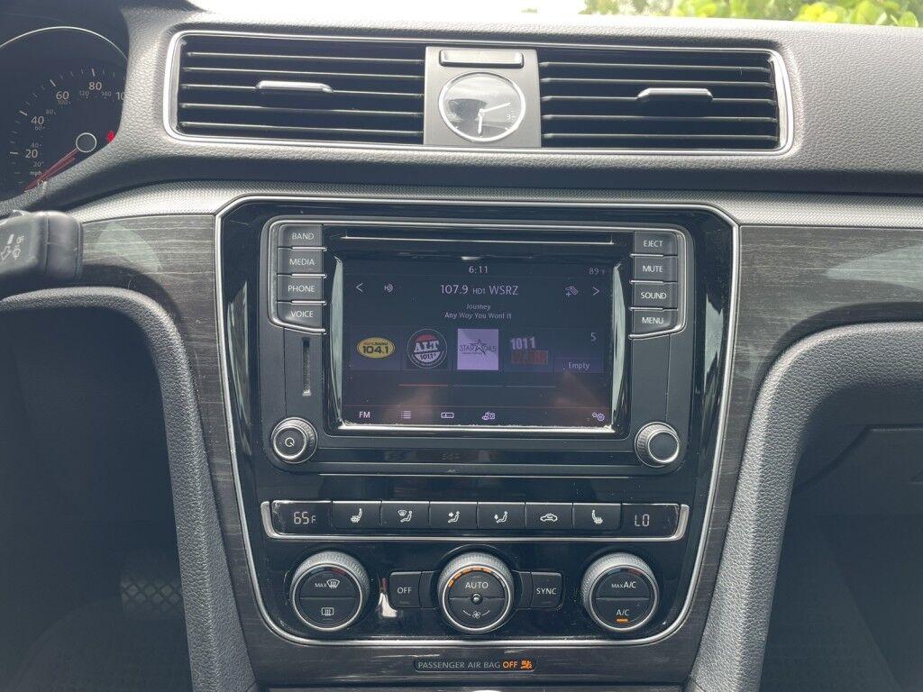 Volkswagen Passat - Thumbnail 18