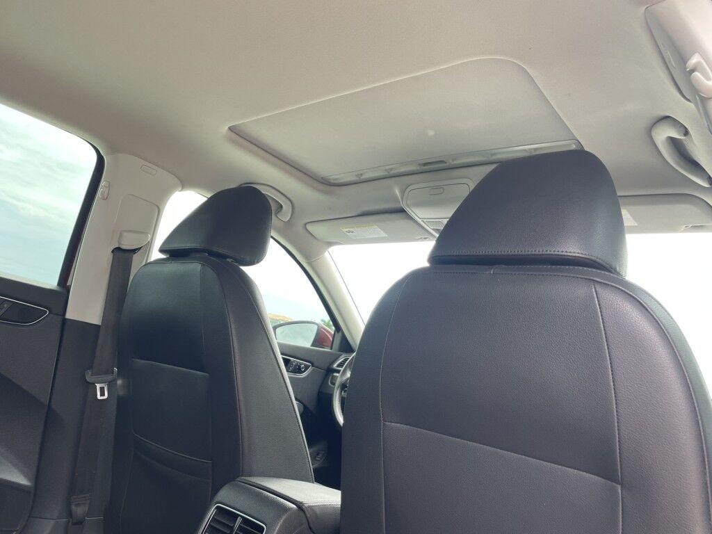 Volkswagen Passat - Thumbnail 12