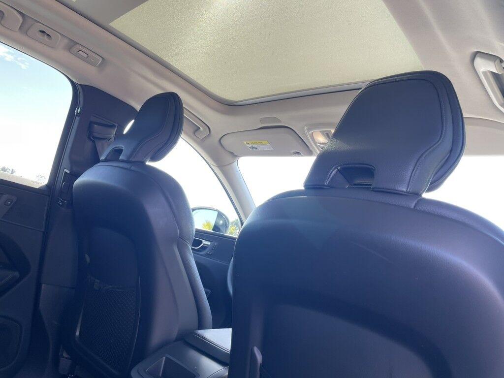 Volvo XC60 - Thumbnail 9