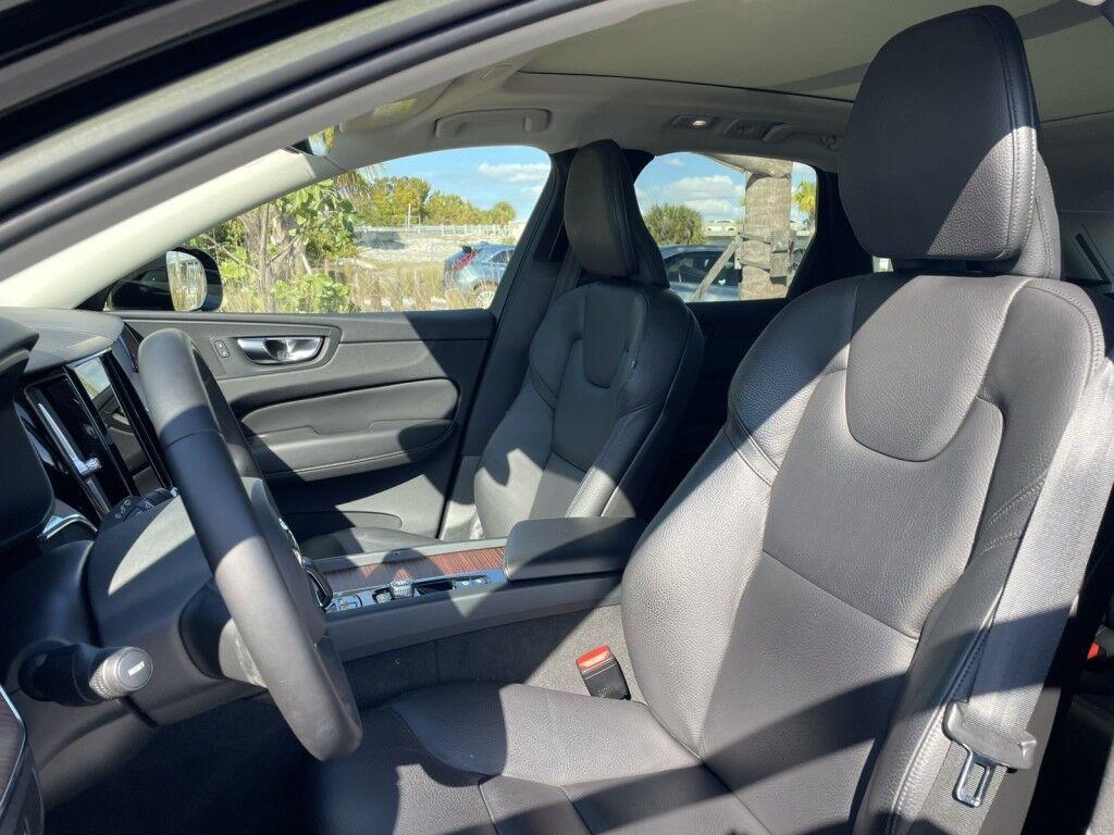 Volvo XC60 - Thumbnail 2