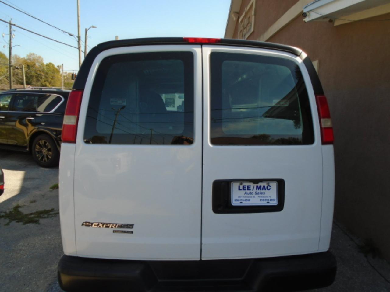 Chevrolet Express Cargo Vanrwd 1500 135" - Thumbnail 5