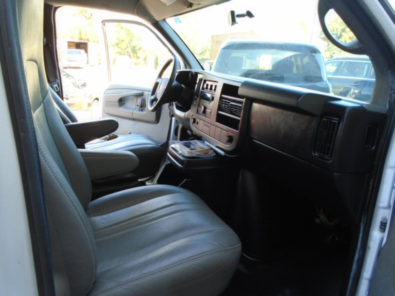 Chevrolet Express Cargo Vanrwd 1500 135" - Thumbnail 14