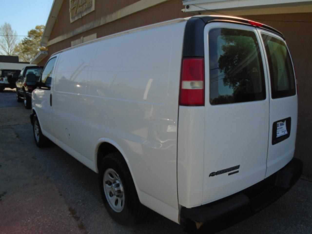 Chevrolet Express Cargo Vanrwd 1500 135" - Thumbnail 6
