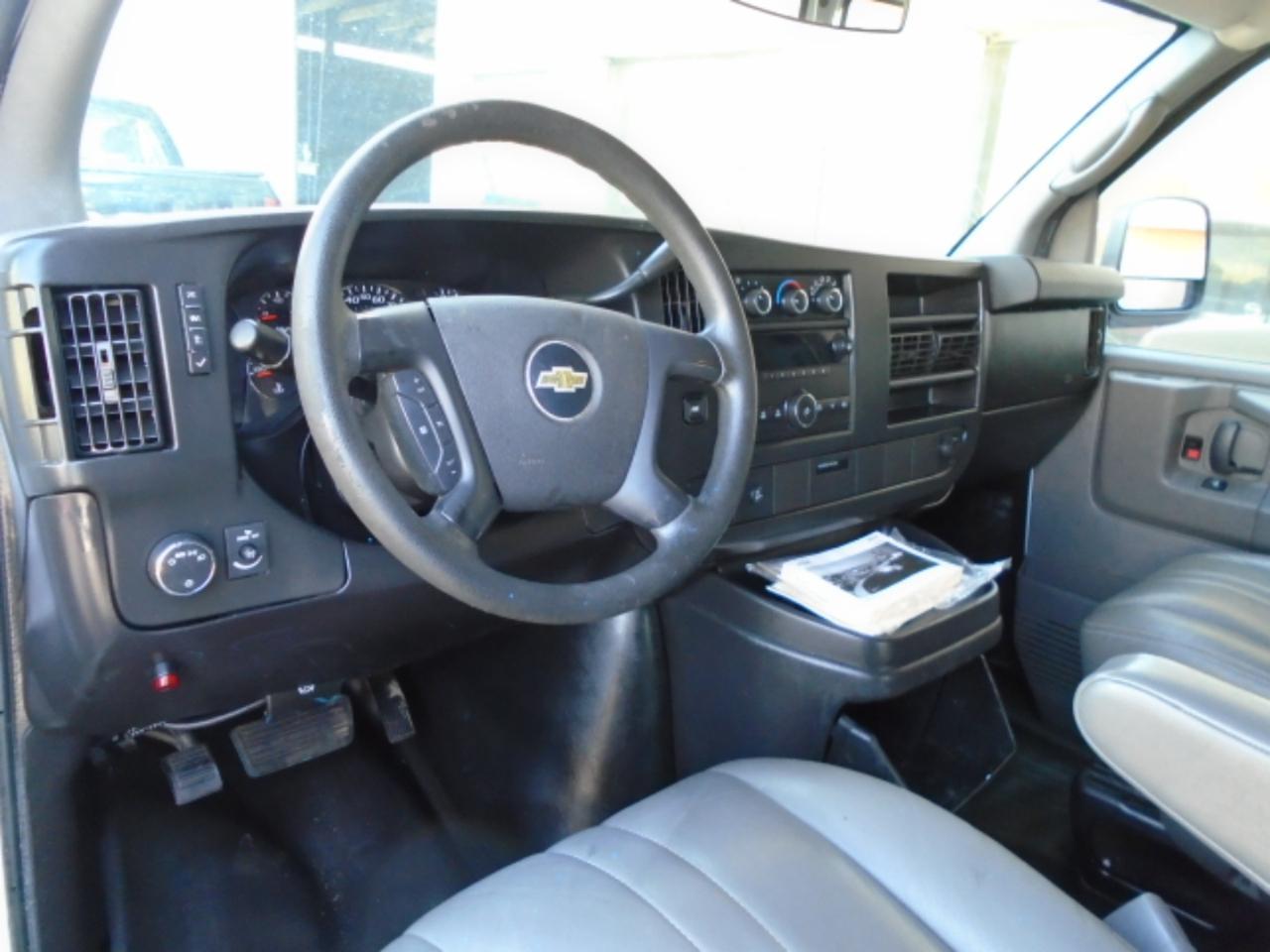 Chevrolet Express Cargo Vanrwd 1500 135" - Thumbnail 12