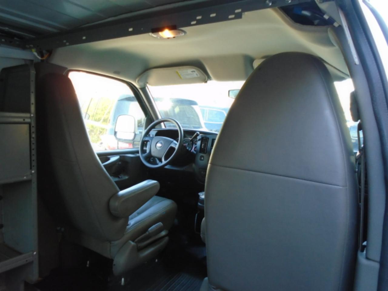Chevrolet Express Cargo Vanrwd 1500 135" - Thumbnail 11