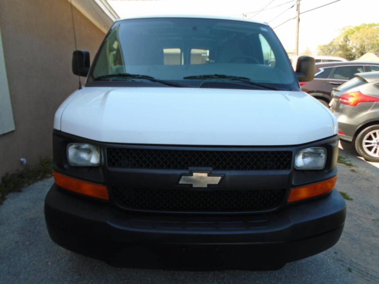 Chevrolet Express Cargo Vanrwd 1500 135" - Thumbnail 2