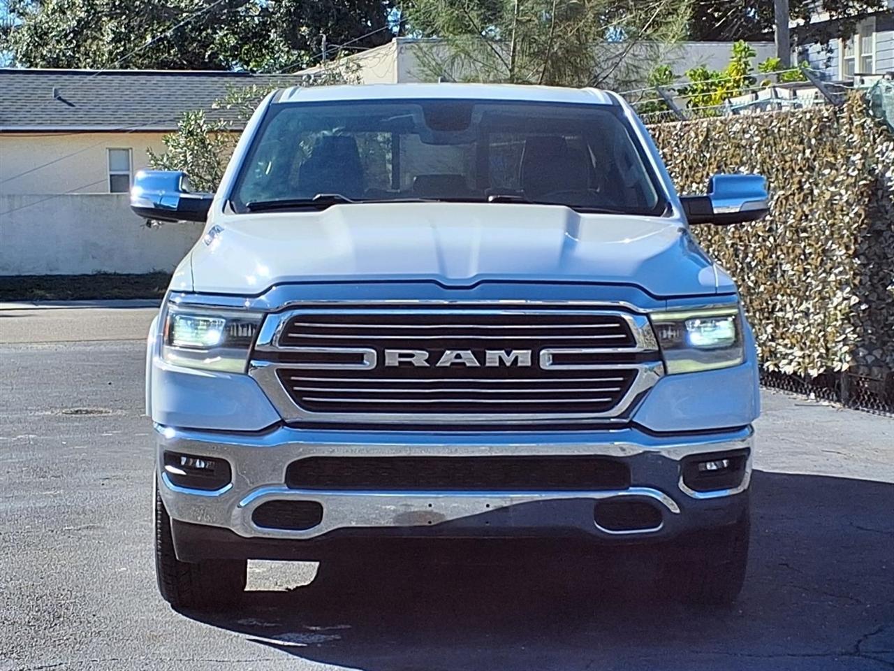 Ram 15004Wd Crew Cab 149" Laramie - Thumbnail 2