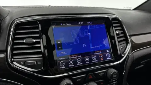 Jeep Grand Cherokee Overland - Thumbnail 6