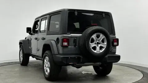 Jeep Wrangler Unlimited Sport S - Thumbnail 6