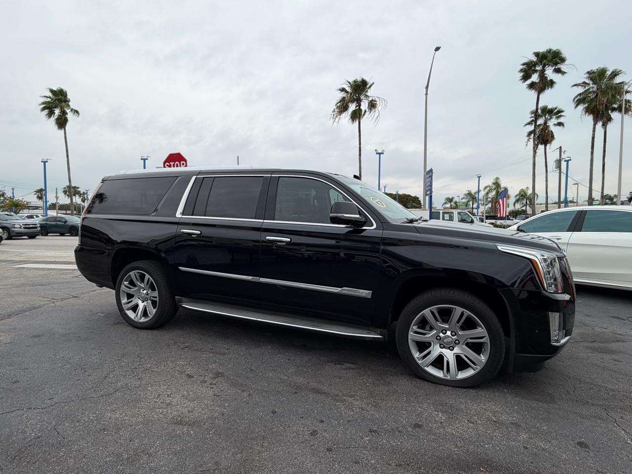 Cadillac Escalade Esv 2Wd Luxury - Thumbnail 2