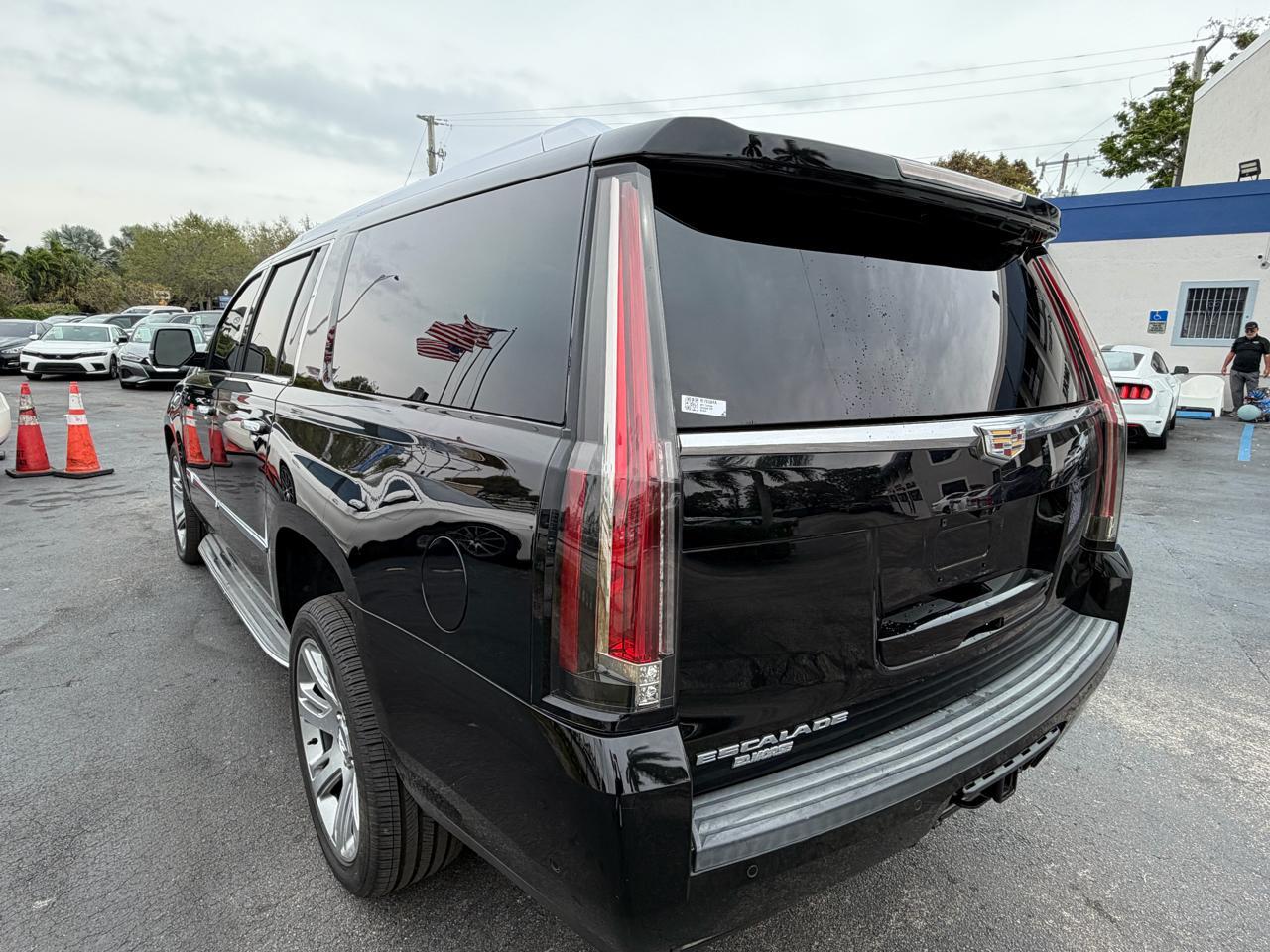 Cadillac Escalade Esv 2Wd Luxury - Thumbnail 8