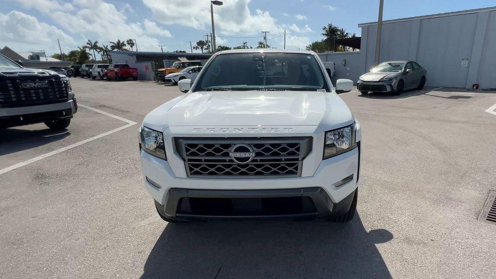 Nissan Frontier Sv Rwd Crew Cab - Thumbnail 4