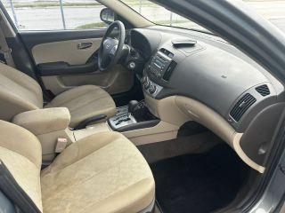 Hyundai Elantra - Thumbnail 3