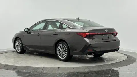 Toyota Avalon Xle - Thumbnail 4