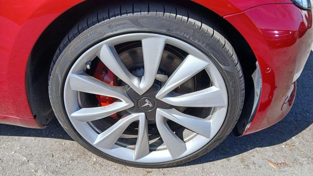 Tesla Model 3 - Thumbnail 16