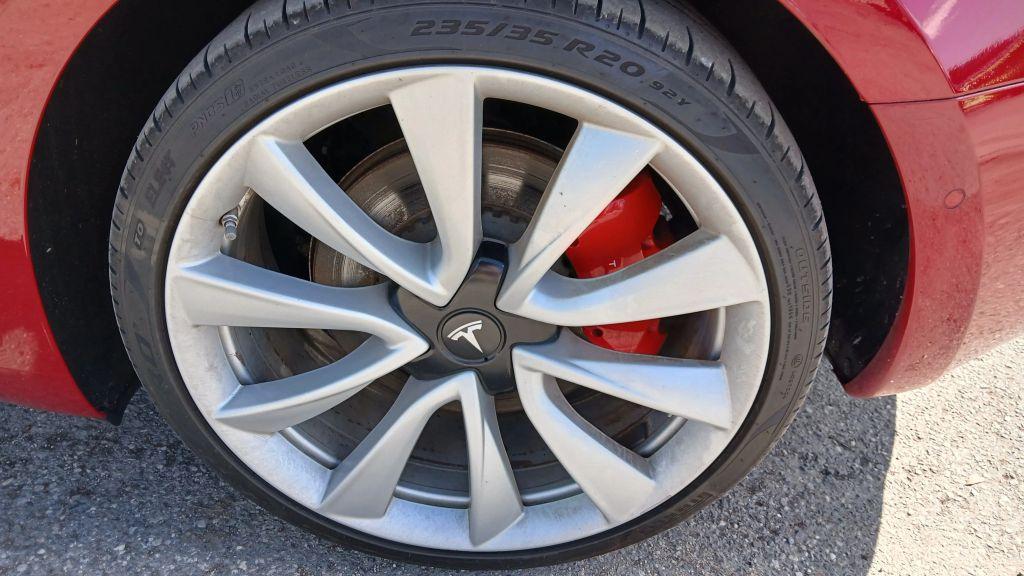Tesla Model 3 - Thumbnail 18